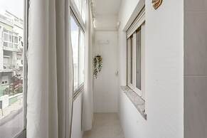 Almada Central by Homing
