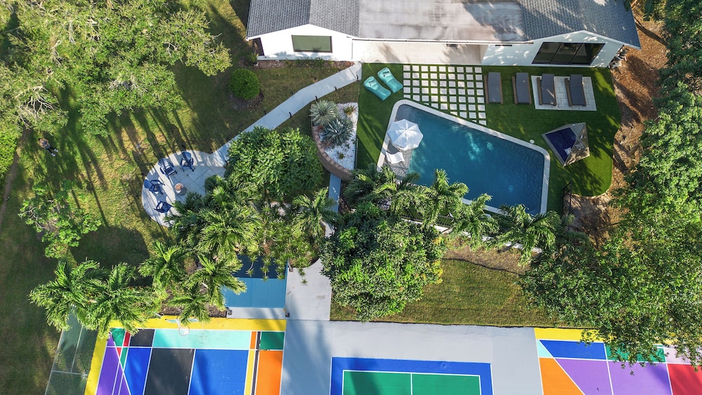 Villa Platinum by Glam Homes