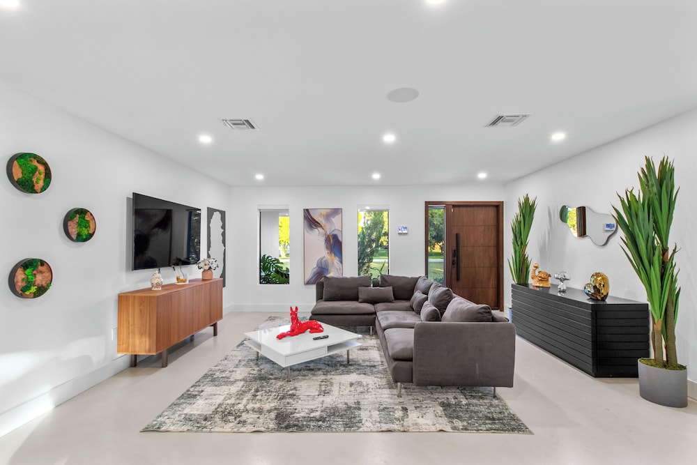 Villa Platinum by Glam Homes