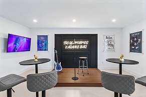 Villa Platinum by Glam Homes