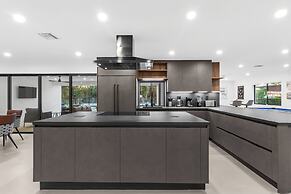 Villa Platinum by Glam Homes