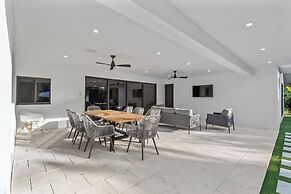 Villa Platinum by Glam Homes