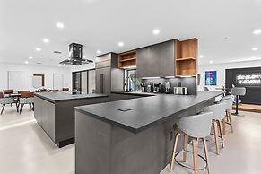 Villa Platinum by Glam Homes