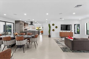 Villa Platinum by Glam Homes