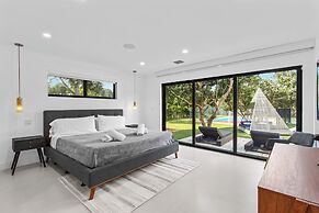 Villa Platinum by Glam Homes