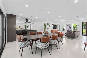 Villa Platinum by Glam Homes
