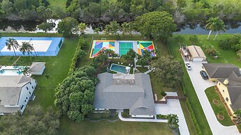 Villa Platinum by Glam Homes