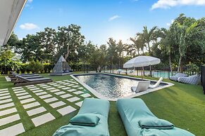 Villa Platinum by Glam Homes