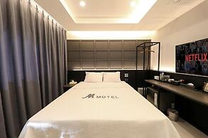 THE M HOTEL