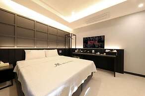 THE M HOTEL