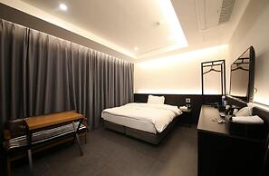 THE M HOTEL