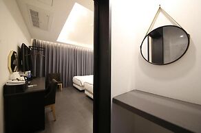 THE M HOTEL