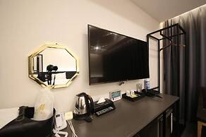 THE M HOTEL