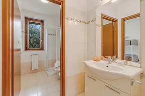 Juliette House: Shared Pool & Relax
