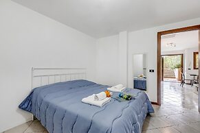 Juliette House: Shared Pool & Relax