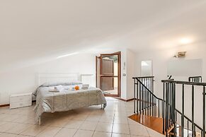 Juliette House: Shared Pool & Relax