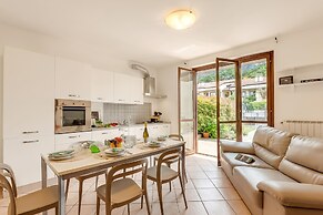 Juliette House: Shared Pool & Relax