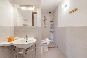 Juliette House: Shared Pool & Relax