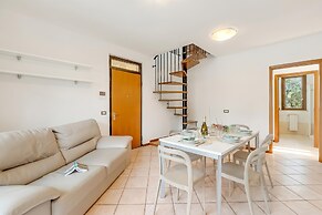 Juliette House: Shared Pool & Relax