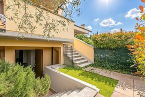 Juliette House: Shared Pool & Relax