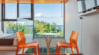 Goseong Lareine Poolvilla H