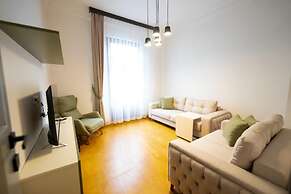 Monev Suites