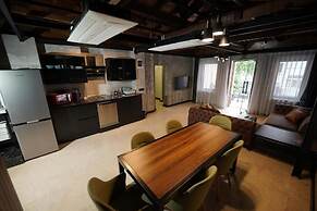 Monev Suites