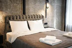 Monev Suites