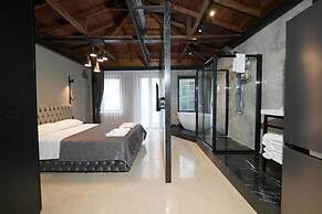 Monev Suites