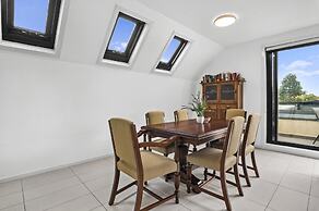 Comfortable 2 Bed Stay With Parking