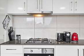 Comfortable 2 Bed Stay With Parking