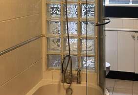 Apartment Sleeps 4 With Enclosed Garden