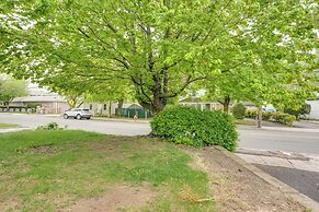 Walkable Neighborhood! Long Island Basecamp