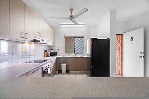 Bright Cozy Apartment Central - Modern