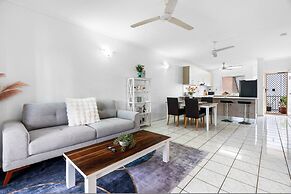 Bright Cozy Apartment Central - Modern