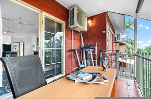 Bright Cozy Apartment Central - Modern
