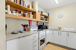 Airy & Arty 2-bed Old Kingston Foreshore