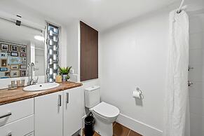 Airy & Arty 2-bed Old Kingston Foreshore