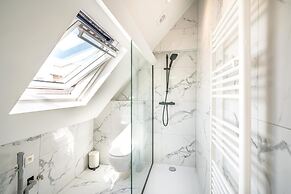 Elegant 1-bedroom Central Apartment