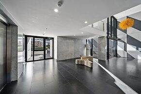 Charming 2BR Apartment Near Canberra's Attractions