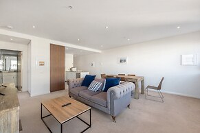 Charming 2BR Apartment Near Canberra's Attractions