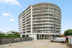 Charming 2BR Apartment Near Canberra's Attractions
