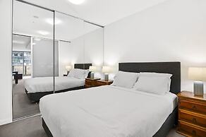 1BR Docklands Walk to Marvel Stadium + Balcony