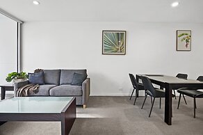 1BR Docklands Walk to Marvel Stadium + Balcony