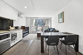 1BR Docklands Walk to Marvel Stadium + Balcony