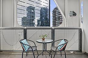 1BR Docklands Walk to Marvel Stadium + Balcony