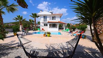 Peaceful Villa With Pool Near Calis Beach