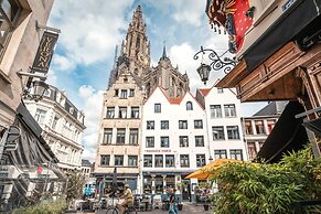 Charming 12 Person Apartment