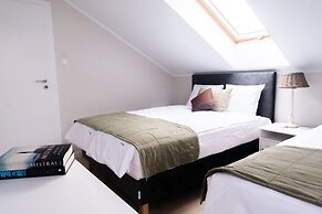 Large, Comfortable Apartment for 2 People