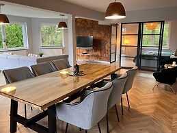 Very Large Apartment With Private Sauna